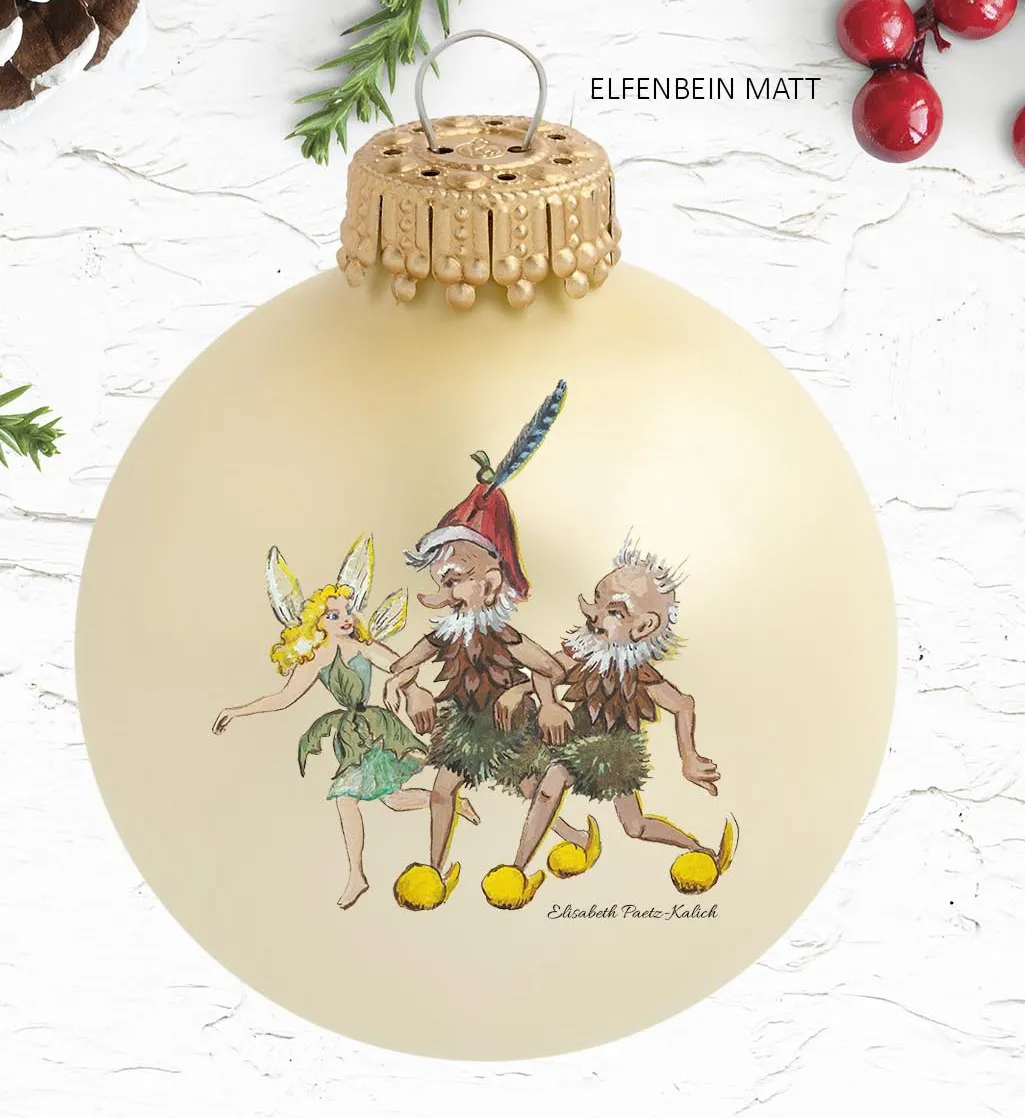 Die helle Weihnachtskugel 2024 mit zwei Mooswichten